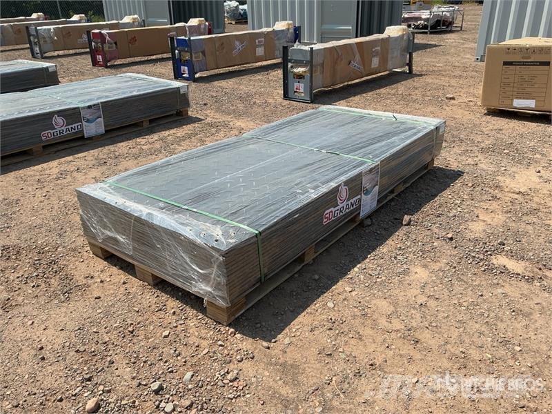 Quantity of (15) FPM 41 in x 94 in Ground Protect Ostale kargo komponente