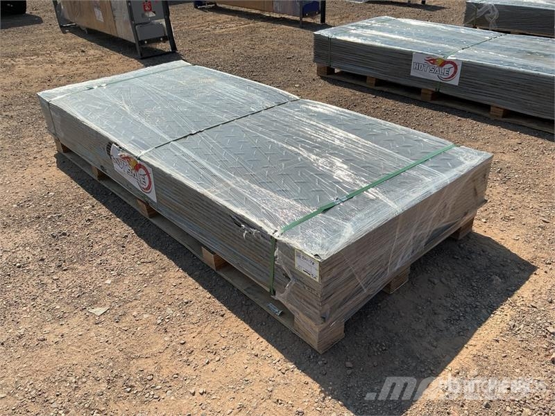 Quantity of (15) FPM 41 in x 94 in Ground Protect Ostale kargo komponente