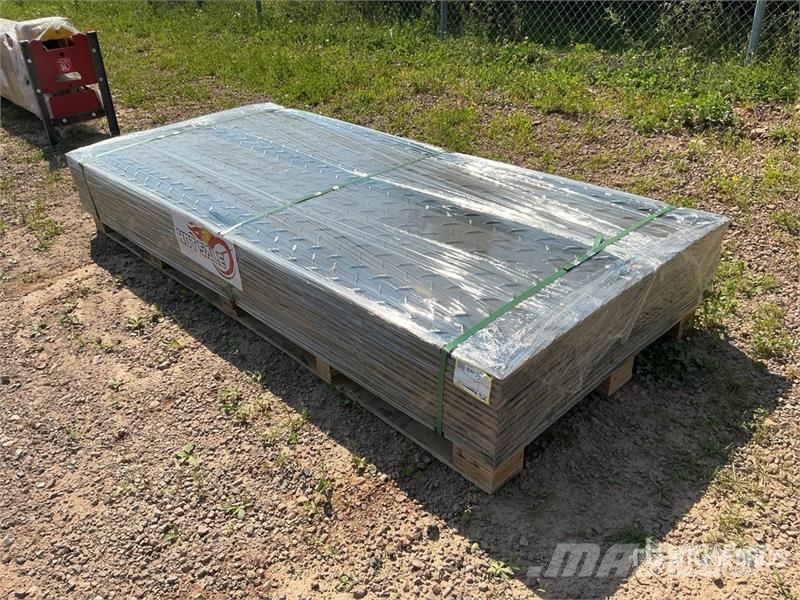 Quantity of (15) FPM 41 in x 94 in Ground Protect Ostale kargo komponente
