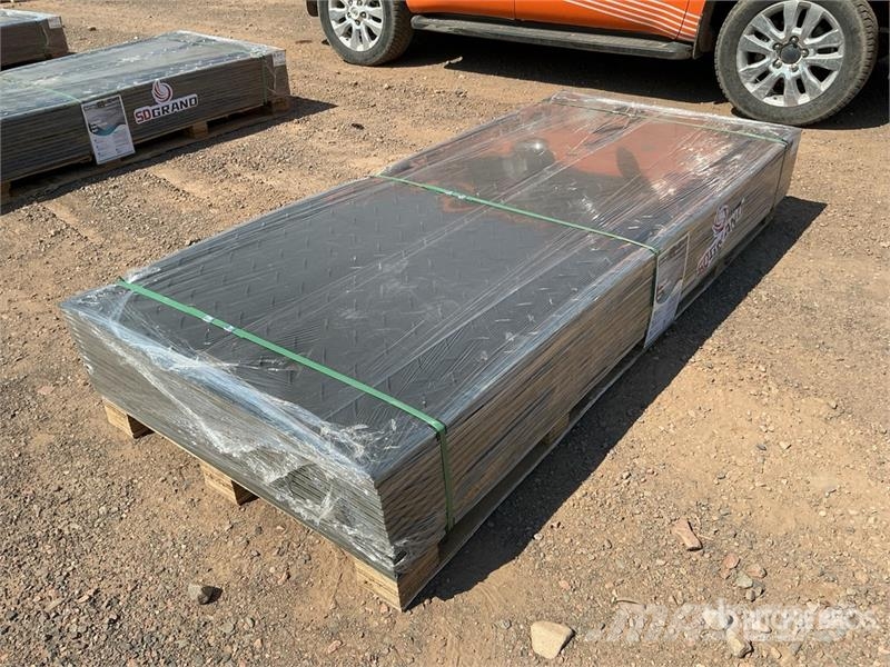 Quantity of (15) FPM 41 in x 94 in Ground Protect Ostale kargo komponente
