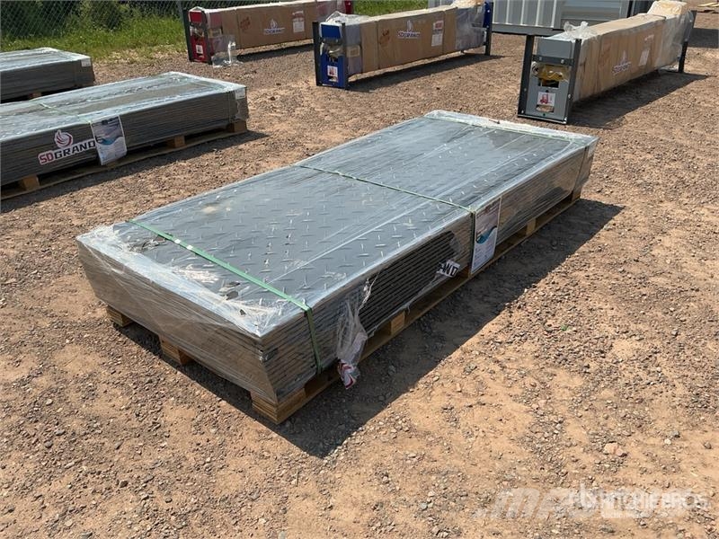 Quantity of (15) FPM 41 in x 94 in Ground Protect Ostale kargo komponente