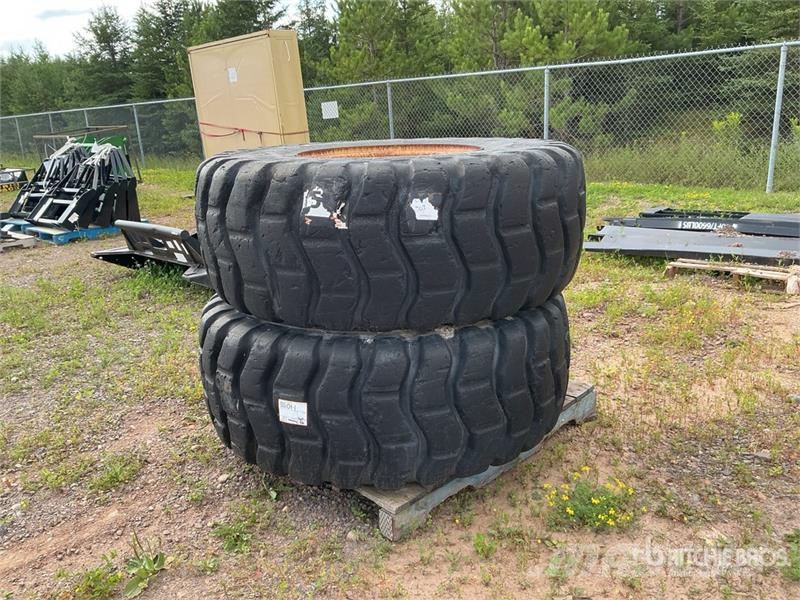 Quantity of (2) 20.5R-25 Tires - Fits Wheel Loader Renkaat ja vanteet
