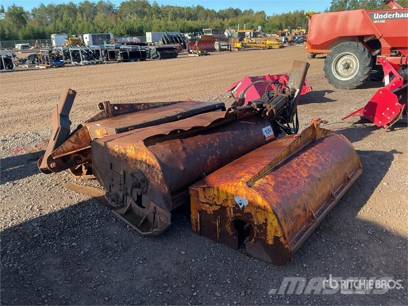 Quantity of (2) 60 in Side-Mounted Flail Mower 제초기