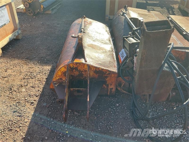 Quantity of (2) 60 in Side-Mounted Flail Mower 제초기