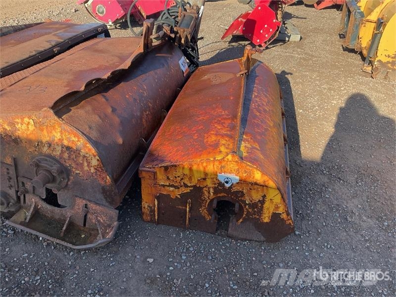 Quantity of (2) 60 in Side-Mounted Flail Mower 제초기