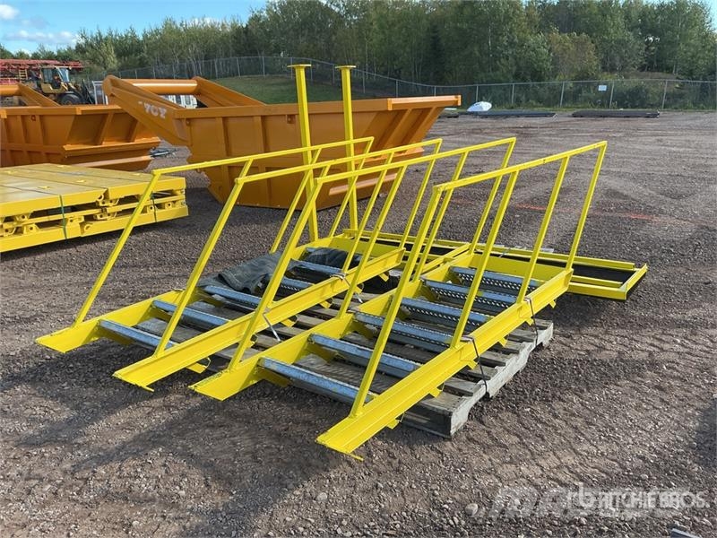 Quantity of (2) 7 Ft Metal Steps Компоненты строительной техники