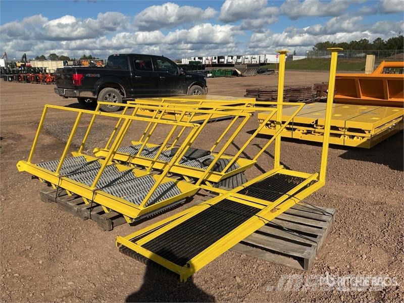 Quantity of (2) 7 Ft Metal Steps Компоненты строительной техники