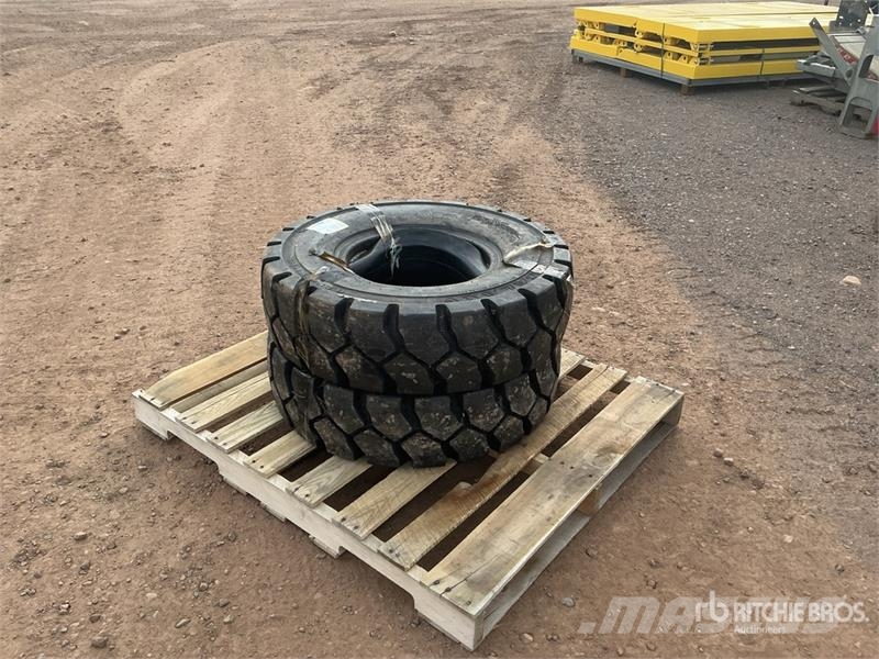 Quantity of (2) 8.25-15 Tires (Unused) Opony, koła i felgi