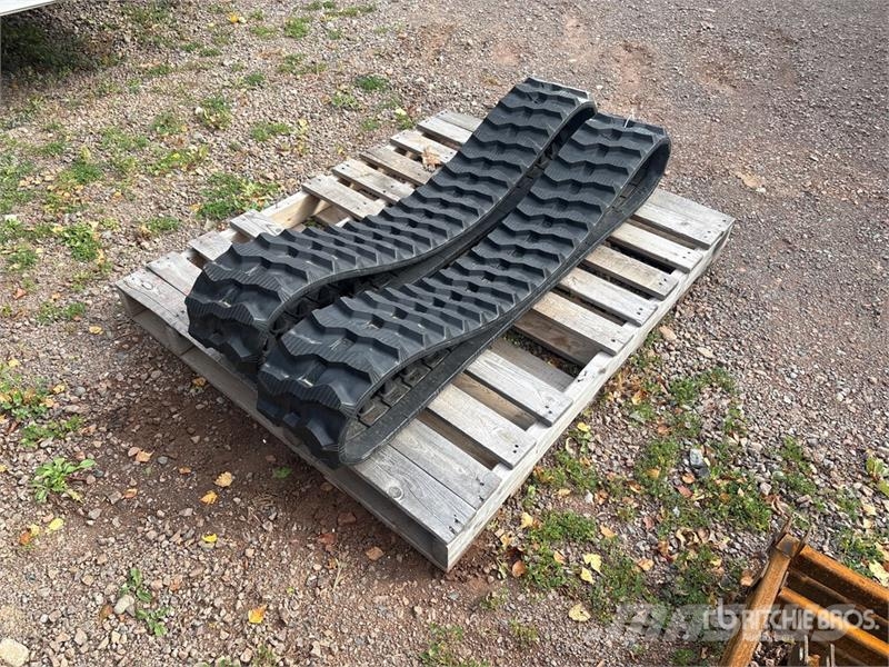 Quantity of (2) 8 in Tracks Andre komponenter