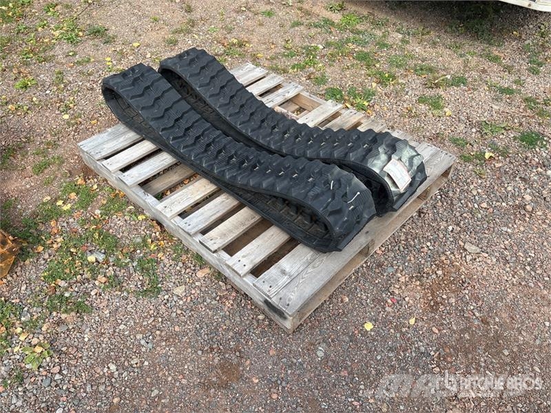 Quantity of (2) 8 in Tracks Andre komponenter