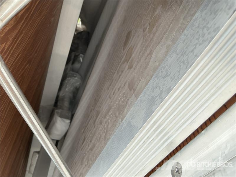  Quantity of (2)  BYT BDF6 6 ft x 8 ft Aluminum Boa Další