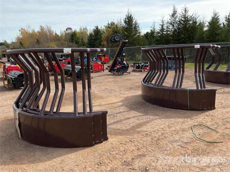  Quantity of (2)  BYT MGFF84 84 in Magnum Prairie F Animal feeders