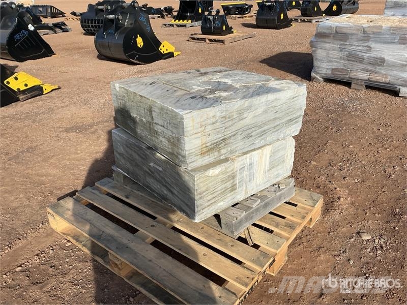 Quantity of (2) Marble Blocks Seilwinden, Bauaufzüge und Lastenaufzüge