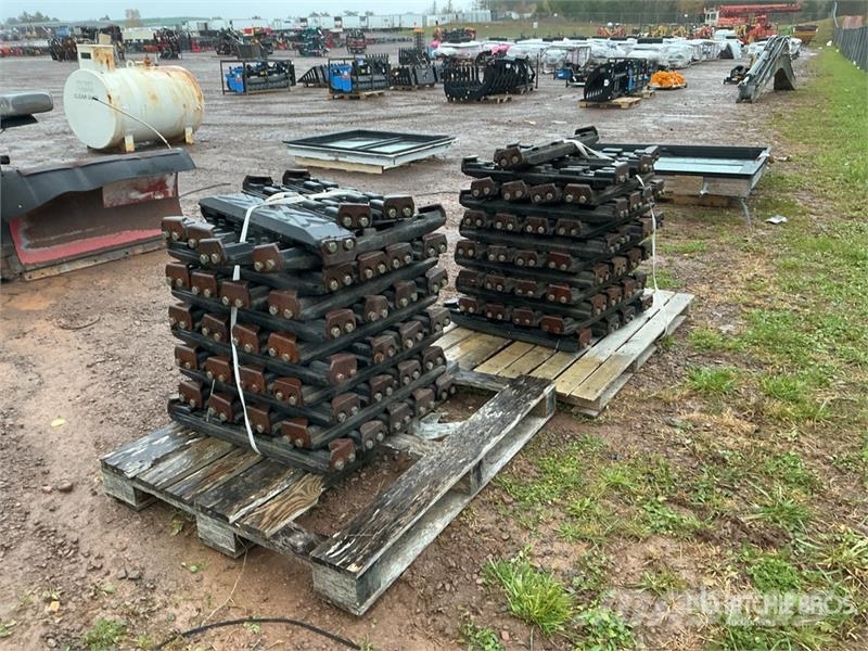  Quantity of (2) Pallets of Rubber Track Shoes مكونات أخرى