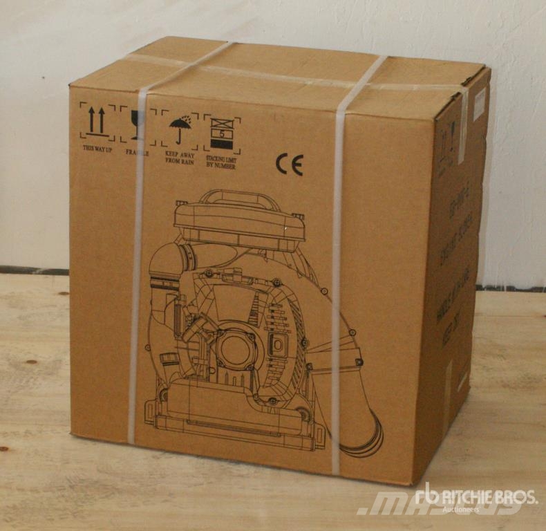 Quantity of (2) Powertek EB-800-E Leaf Blower (Un Équipement d'élimination des débris