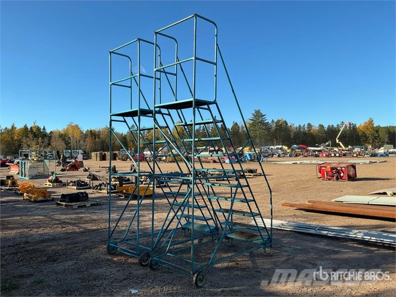  Quantity of (2) Rolling 7 ft Step Ladder Lestve in ploščadi