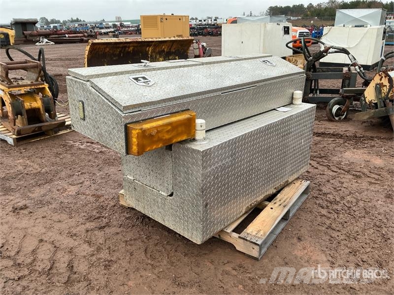  Quantity of (2) Truck Tool Box معدات النقل - غير ذلك