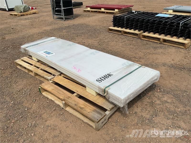 Quantity of (20) 27 in x 8 ft Clear Multi-Wall Pol Montacargas y elevadores de material