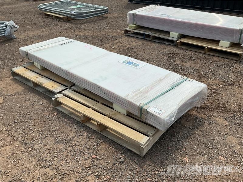Quantity of (20) 27 in x 8 ft Clear Multi-Wall Pol Montacargas y elevadores de material