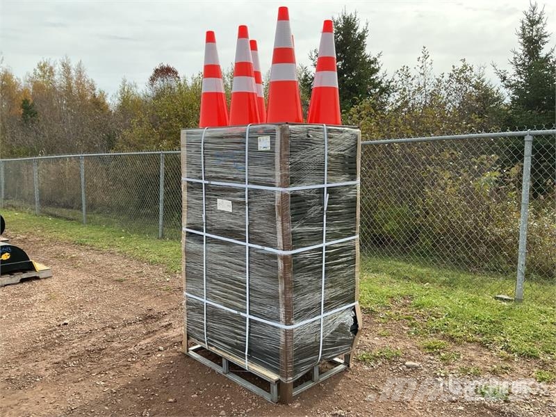Quantity of (250) EMC SC28L 28 in Traffic Cones ( Тръбополагащи булдозери