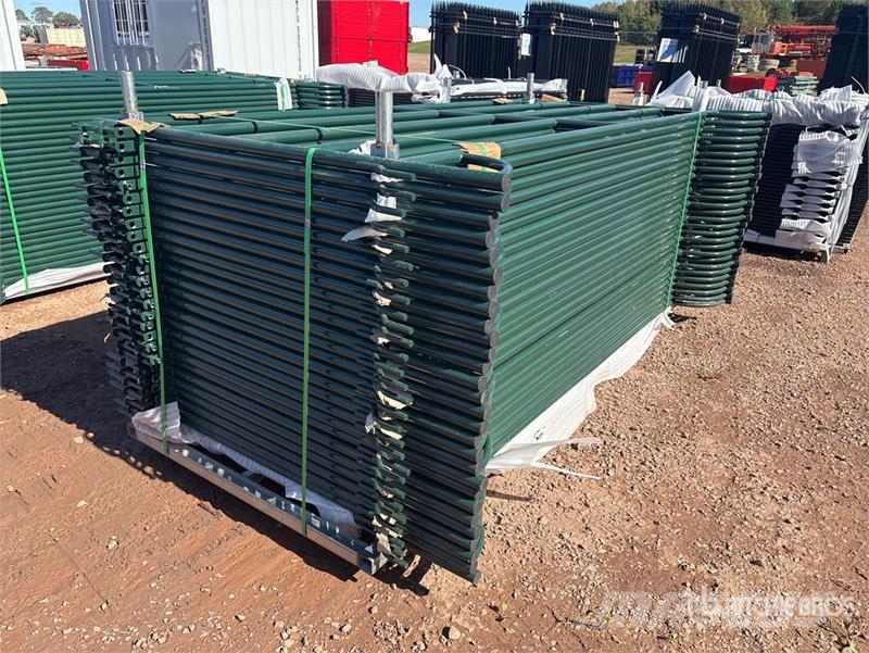  Quantity of (28) 9 ft 4 in Powder Coated Corral Li Ostali stroji in oprema za živino