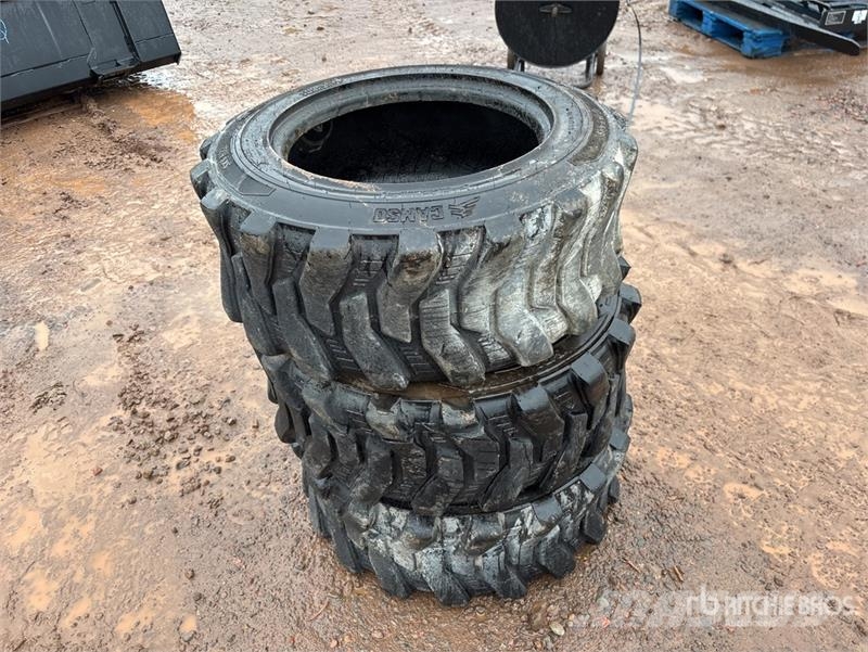  Quantity of (3) 10-16.5 Tires 轮胎、车轮、轮圈