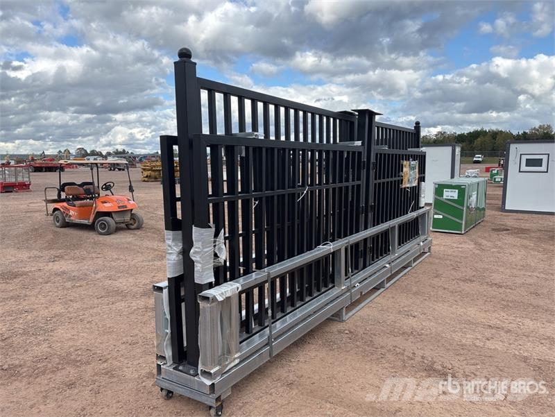  Quantity of (3) 19 ft 5 in x 6 ft 10 in Steel Bi-P ماكينات زراعية - غير ذلك