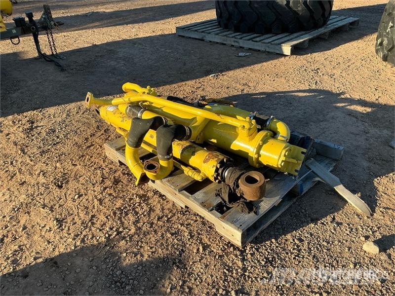 Quantity of (3) Hydraulic Lift Cylinder معدات النقل - غير ذلك