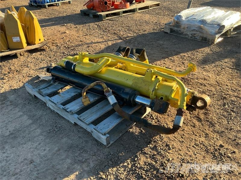 Quantity of (3) Hydraulic Lift Cylinder معدات النقل - غير ذلك