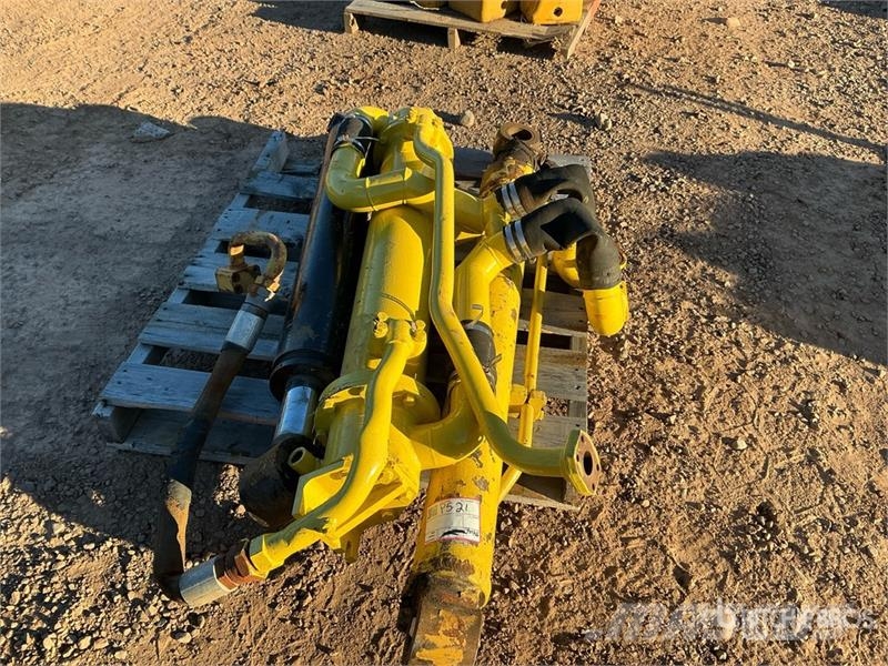 Quantity of (3) Hydraulic Lift Cylinder معدات النقل - غير ذلك