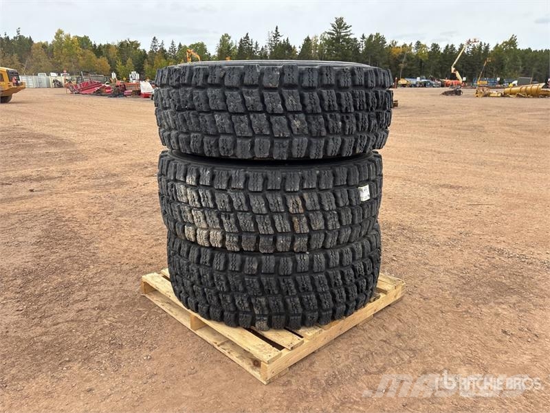 Quantity of (3) Tires Gume, kotači i naplatci