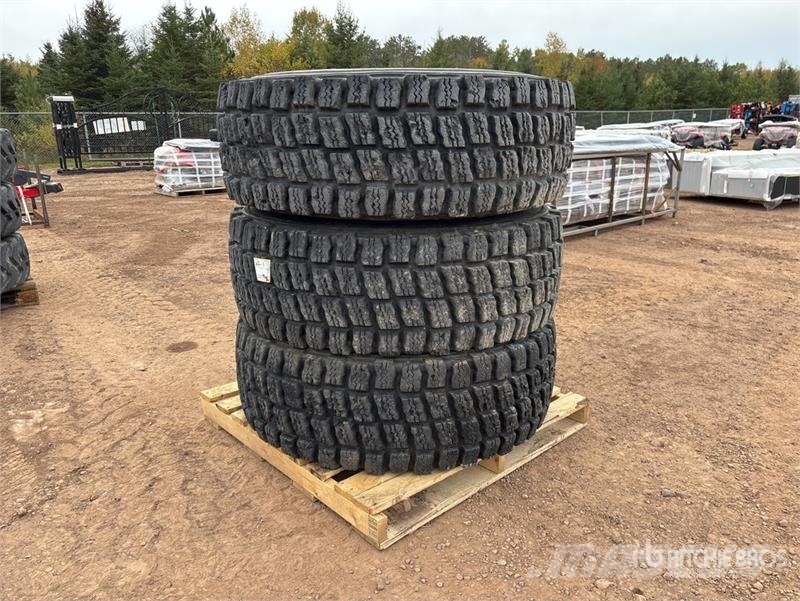 Quantity of (3) Tires Gume, kotači i naplatci