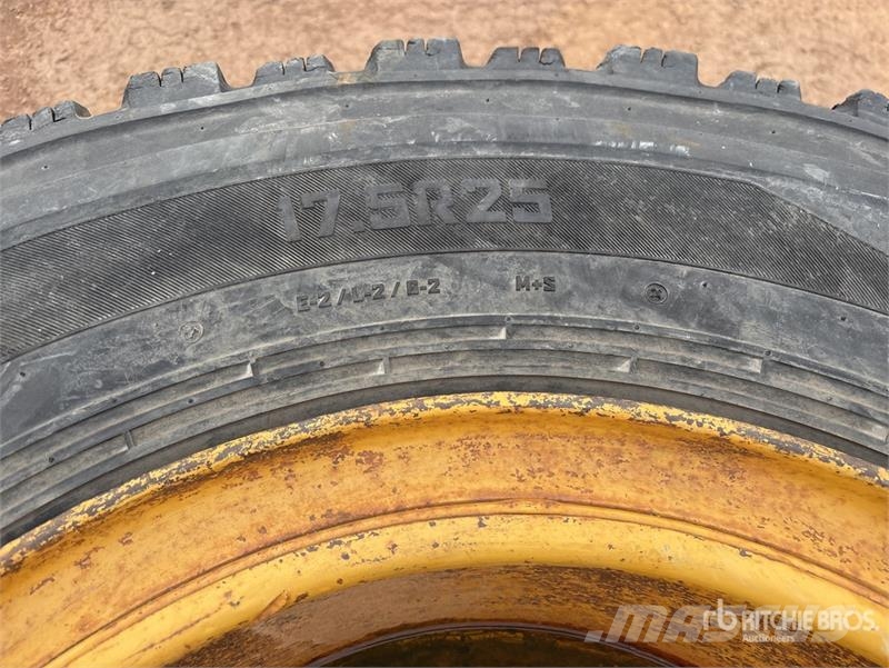 Quantity of (3) Tires Gume, kotači i naplatci