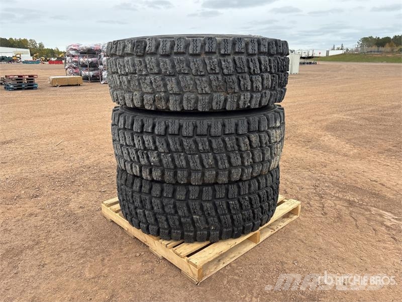 Quantity of (3) Tires Gume, kotači i naplatci