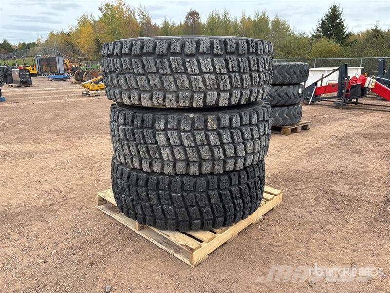 Quantity of (3) Tires Gume, kotači i naplatci