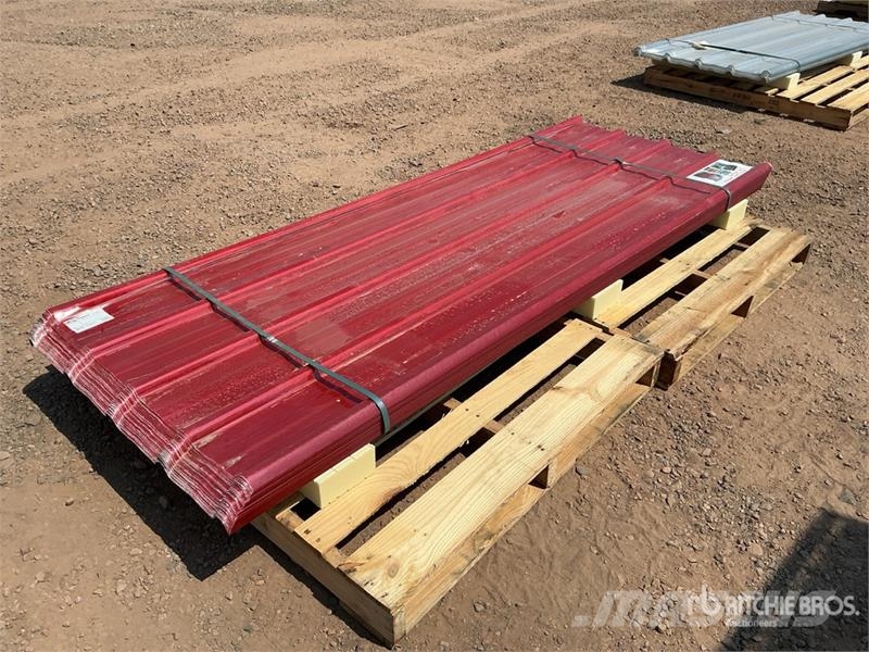Quantity of (30) 3 ft x 8 ft Red Polycarbonate Roo Lyftblock, vinschar och materialhissar