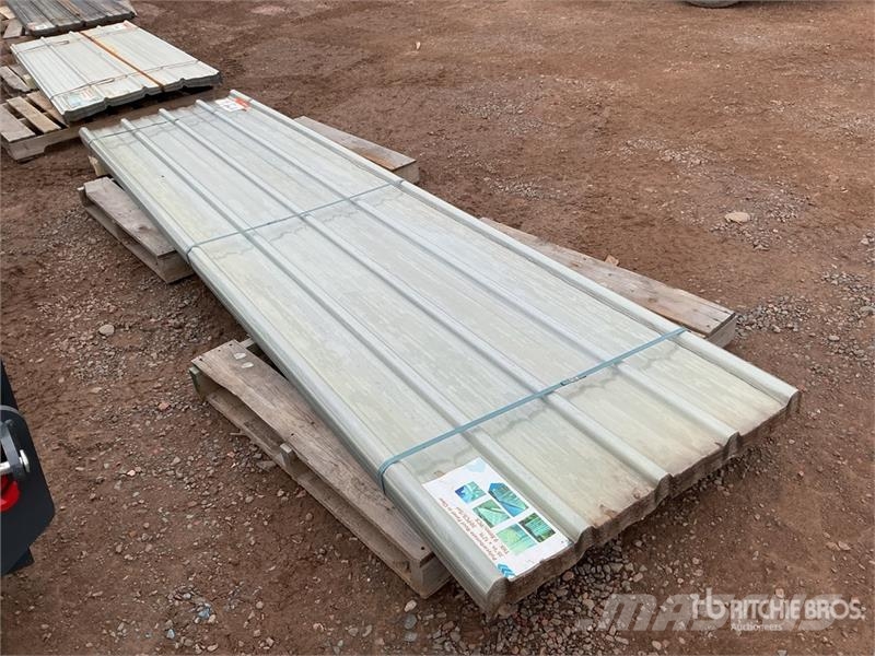 Quantity of (30) 35 in x 12 ft Clear Corrugated Po 吊车起重机、绞车吊货机和物料升降机
