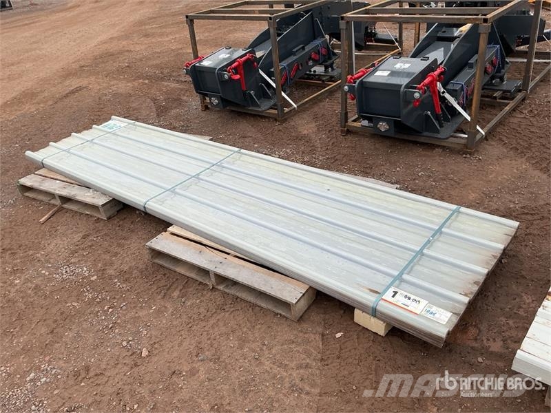 Quantity of (30) 35 in x 12 ft Clear Corrugated Po 吊车起重机、绞车吊货机和物料升降机