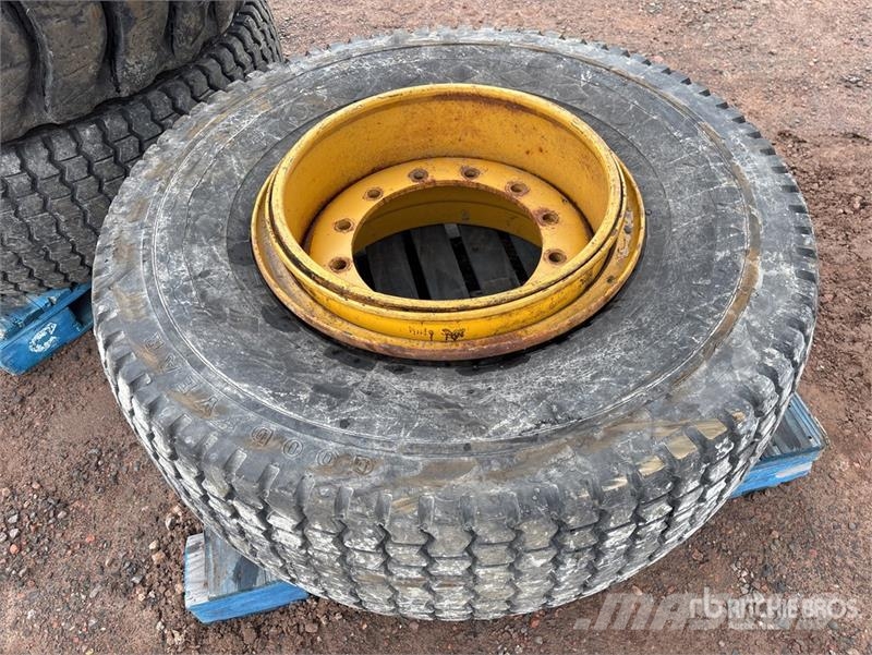  Quantity of (4) 17.5R25 Tires - Fits John Deere Lo الإطارات والعجلات والحافات