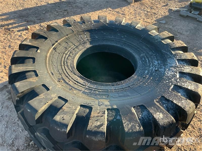 Quantity of (4) 29.5-25 Tires (Unused) 轮胎、车轮和轮圈