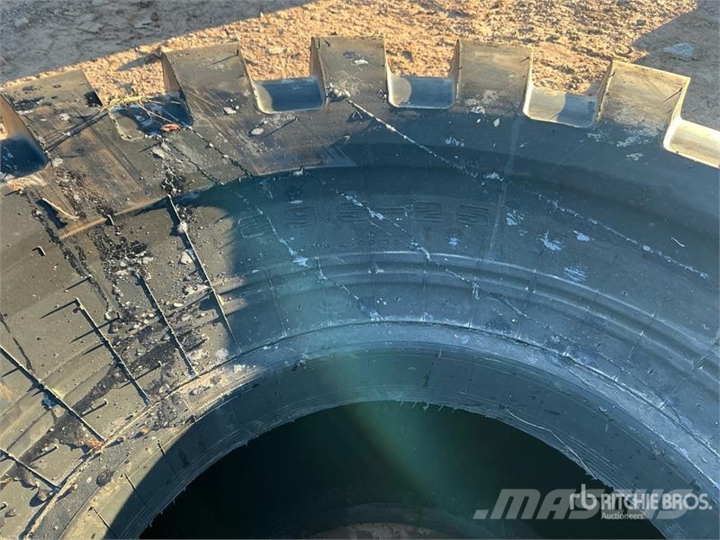 Quantity of (4) 29.5-25 Tires (Unused) 轮胎、车轮和轮圈