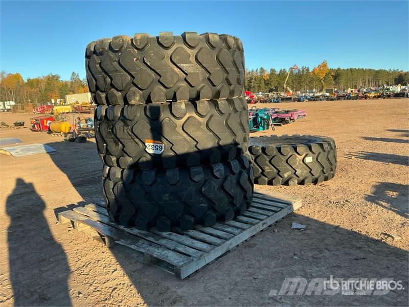 Quantity of (4) 29.5-25 Tires (Unused) 轮胎、车轮和轮圈