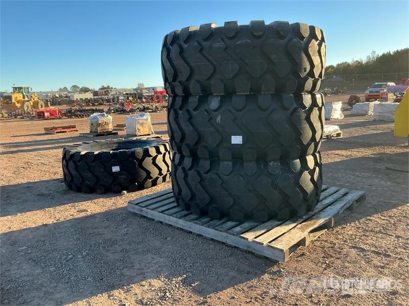 Quantity of (4) 29.5-25 Tires (Unused) 轮胎、车轮和轮圈