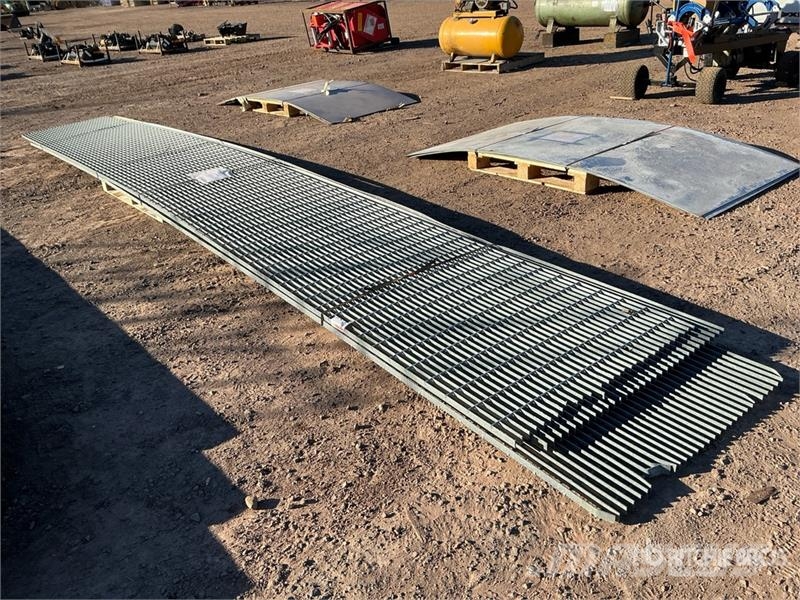  Quantity of (4) 3 ft x 24 ft Galvanized Metal Grat معدات البناء - غير ذلك