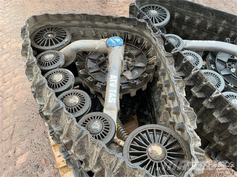 Quantity of (4)  Camso Tracks - Fits ATV T4S مكونات أخرى