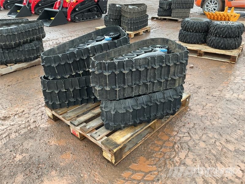  Quantity of (4)  Camso Tracks - Fits ATV T4S مكونات أخرى