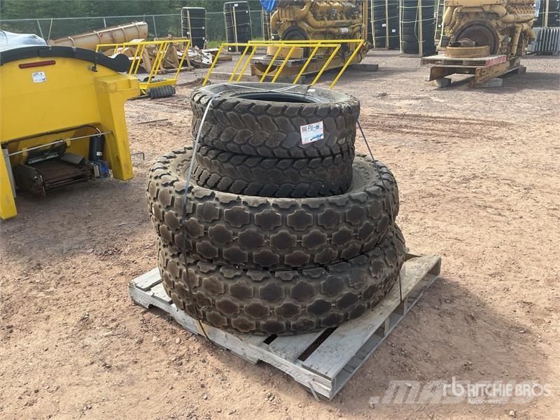  Quantity of (4) Tires Renkaat ja vanteet