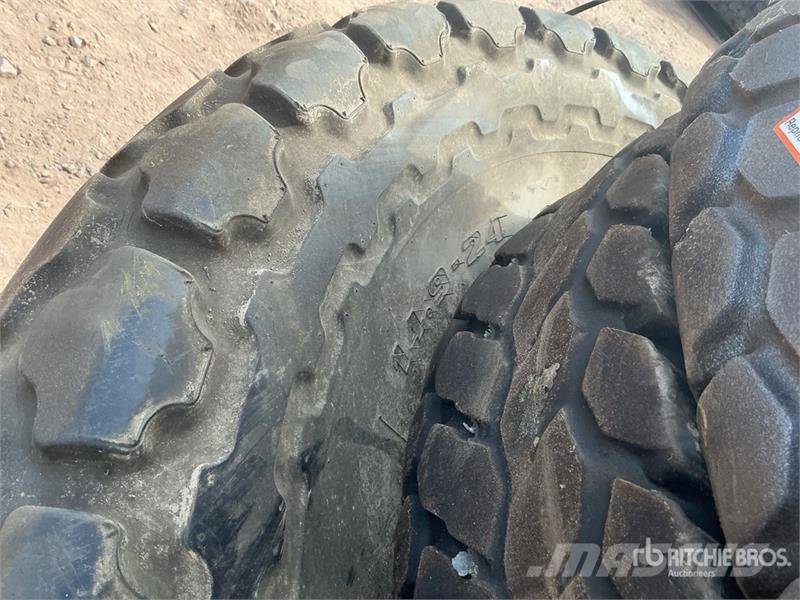  Quantity of (4) Tires Renkaat ja vanteet