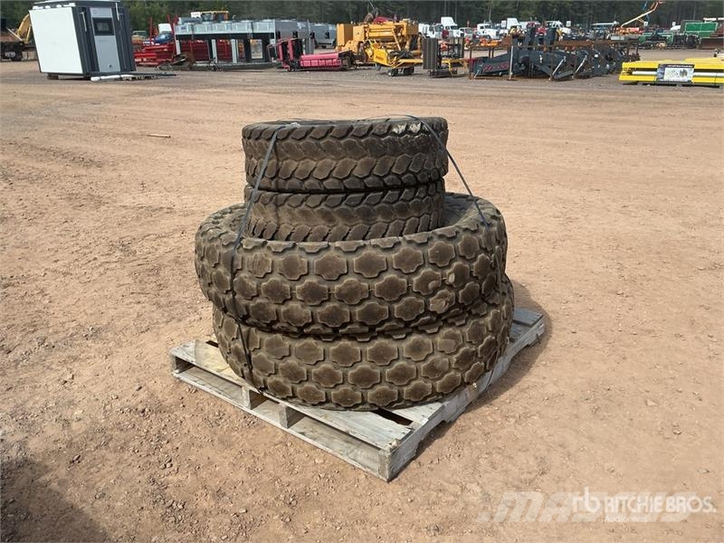  Quantity of (4) Tires Renkaat ja vanteet