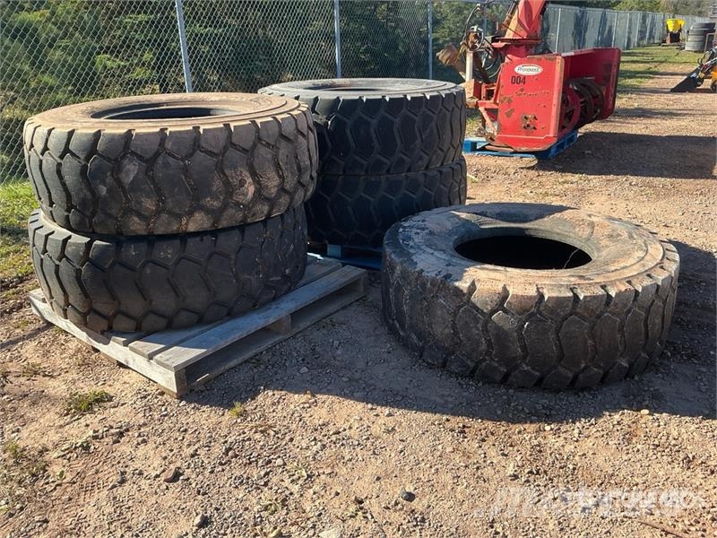  Quantity of (5) BKT Earth Max 17.5R25 Tires الإطارات والعجلات والحافات